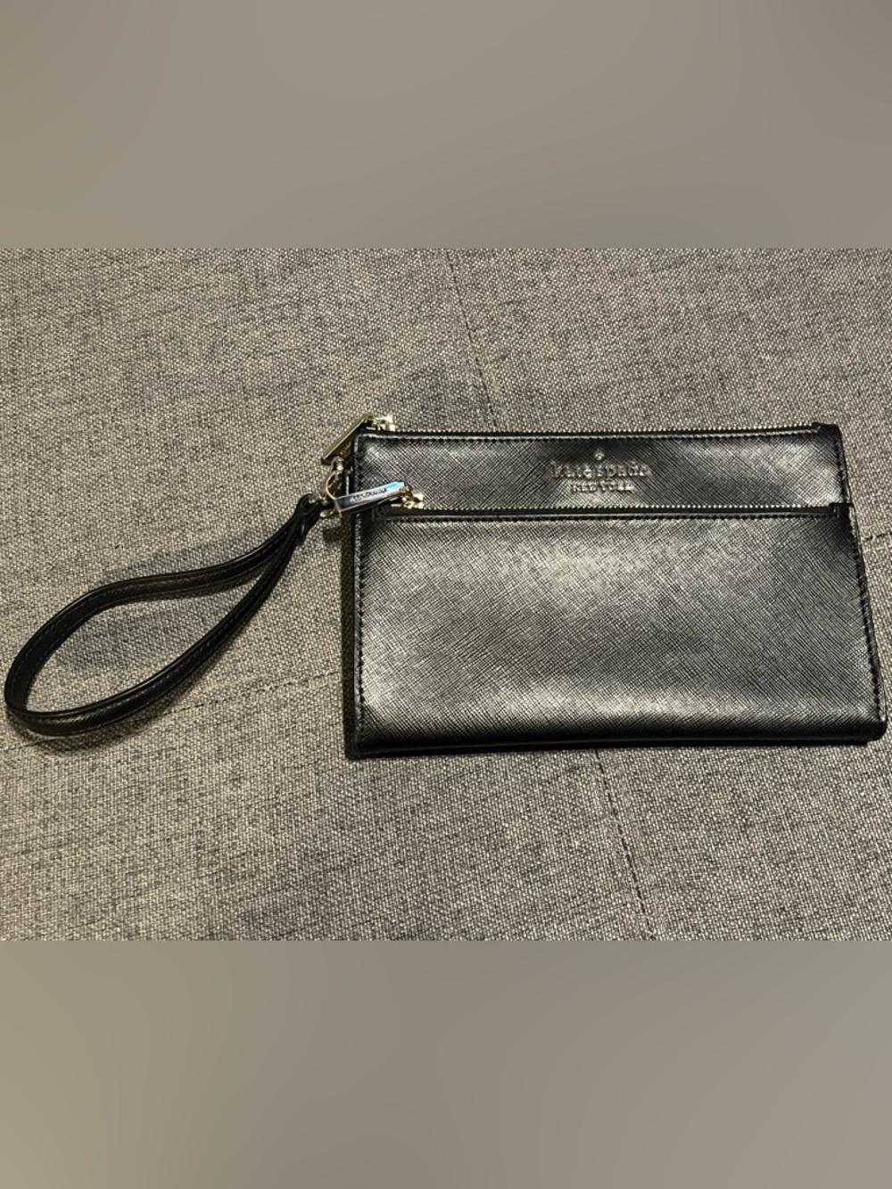 Kate Spade Medium Staci Wristlet Black Saffiano Leather zipper clutch GUC